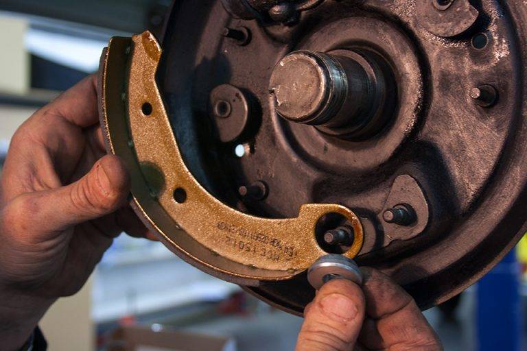 Remplacer Un Ensemble De Frein Arri re Avec Des Excentriques De R glage remplacer-un-ensemble-de-frein-arri-re-avec-des-excentriques-de-r-glage