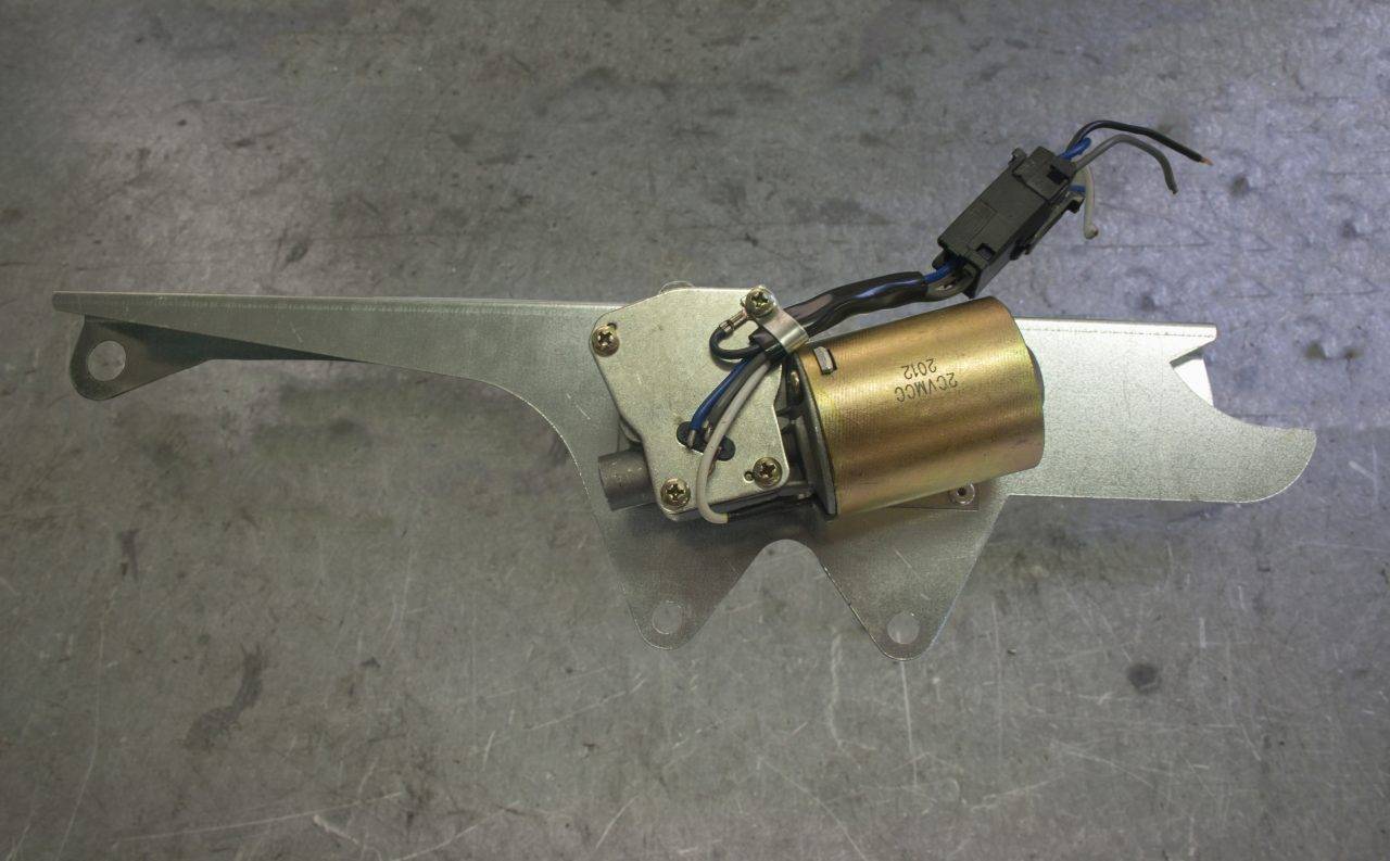 MOTEUR D'ESSUIE-GLACE 12 V de haute qualité et lame pour caravanes de MOTEUR D'ESSUIE-GLACE 12 V de haute qualité et lame pour caravanes de